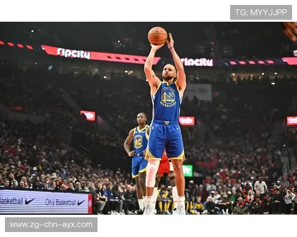 库里中路突进上篮命中，勇士在客场逆转成功